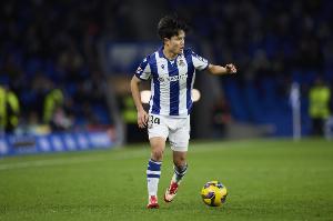 世体：久保建英能否参加皇社季前赛存疑，球队允许其日本行前归队