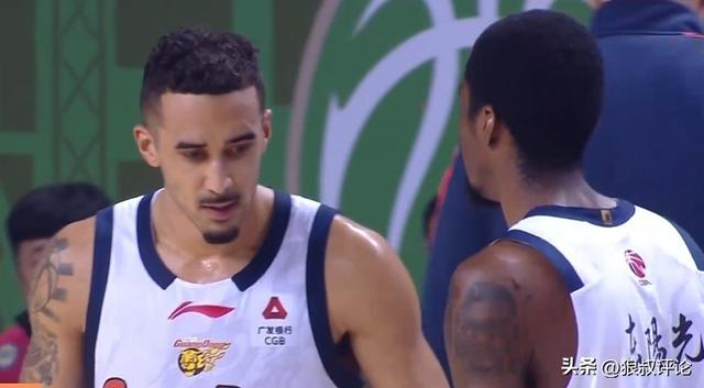 极速赛车-CBA最新排名：上海爆冷丢榜首 广东双杀南京 辽宁完败青岛引关注