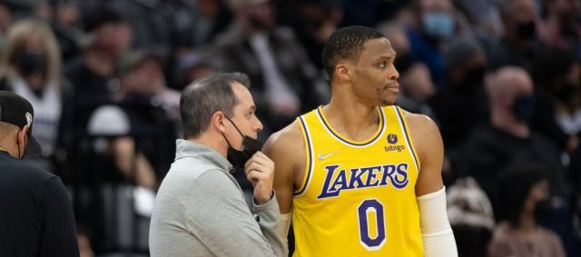 极速赛车-从薪金维度分析湖人未来 分期裁掉韦少是最优解？